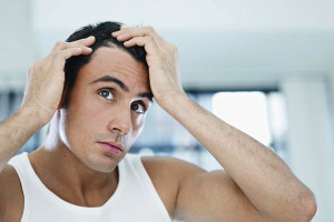 Cuatro factores que facilitan la caída del cabello